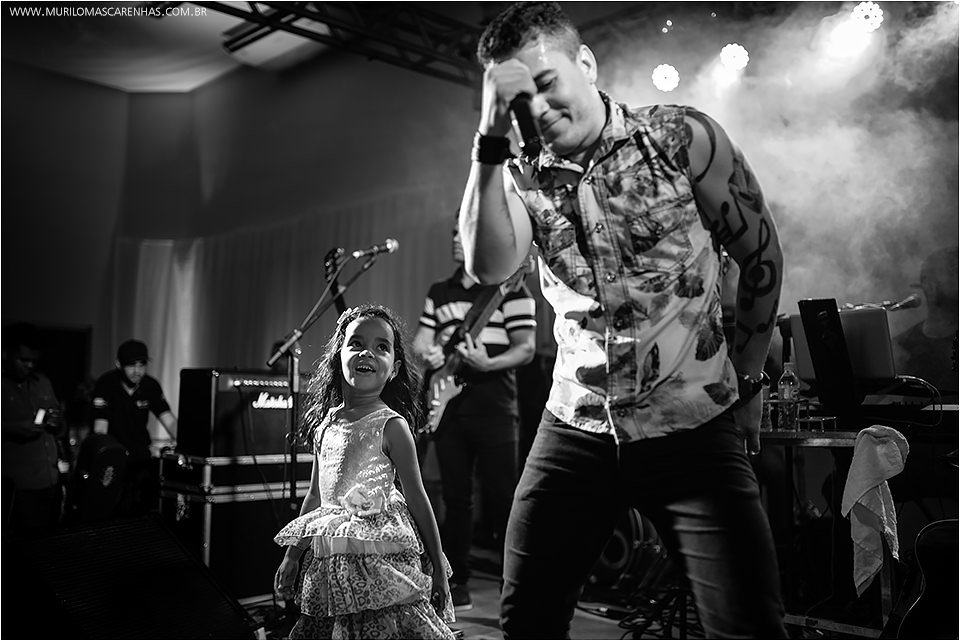 Casamento em Feira de Santana, Bahia. Noiva clássica e noivo curtidor. A cerimônia aconteceu na Igreja Senhor dos Passos e a Festa no Cristallo ao som de Galeguinho SPA e Rodrigo Cigano.