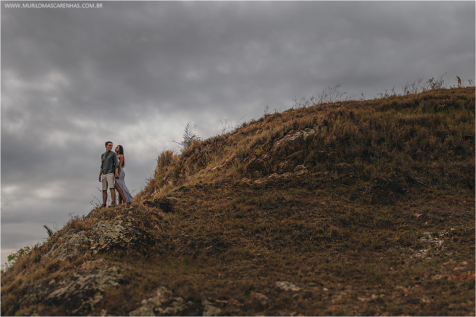 Casal sensual fotografa ensaio de casamento no recôncavo baiano, em ruínas à beira do rio e mar. Fotografado por Murilo Mascarenhas