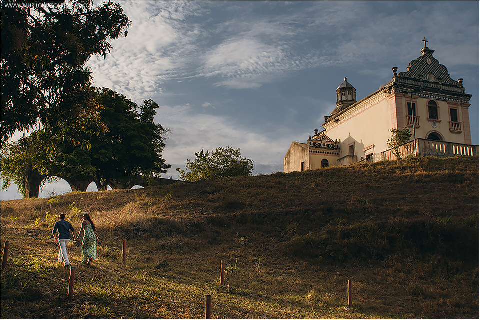 Casal sensual fotografa ensaio de casamento no recôncavo baiano, em ruínas à beira do rio e mar. Fotografado por Murilo Mascarenhas