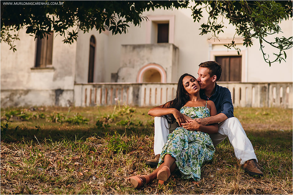 Casal sensual fotografa ensaio de casamento no recôncavo baiano, em ruínas à beira do rio e mar. Fotografado por Murilo Mascarenhas