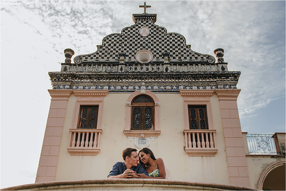 Casal sensual fotografa ensaio de casamento no recôncavo baiano, em ruínas à beira do rio e mar. Fotografado por Murilo Mascarenhas
