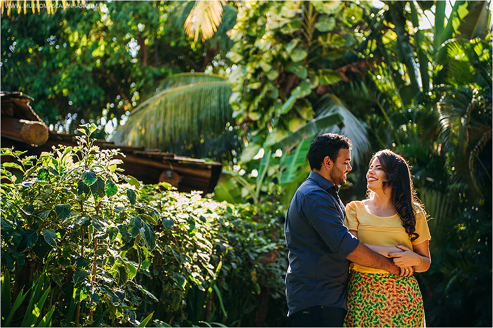ensaio de casamento na praia do forte estado da bahia salvador retrato e book de ensaio pre casamento casal se olhando