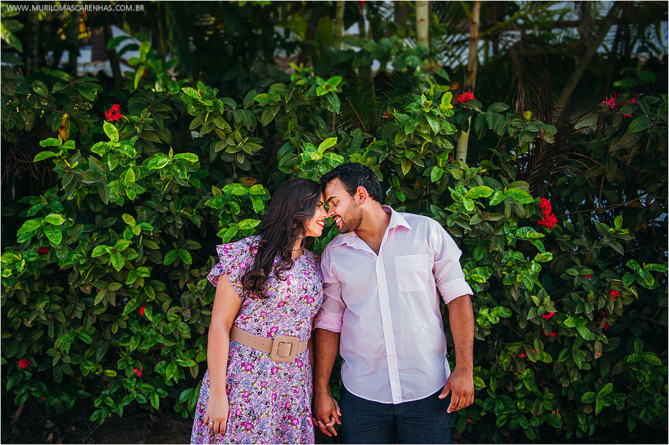 valquiria dando beijo de esquimo ensaio de casamento na praia do forte estado da bahia salvador retrato e book de ensaio pre casamento