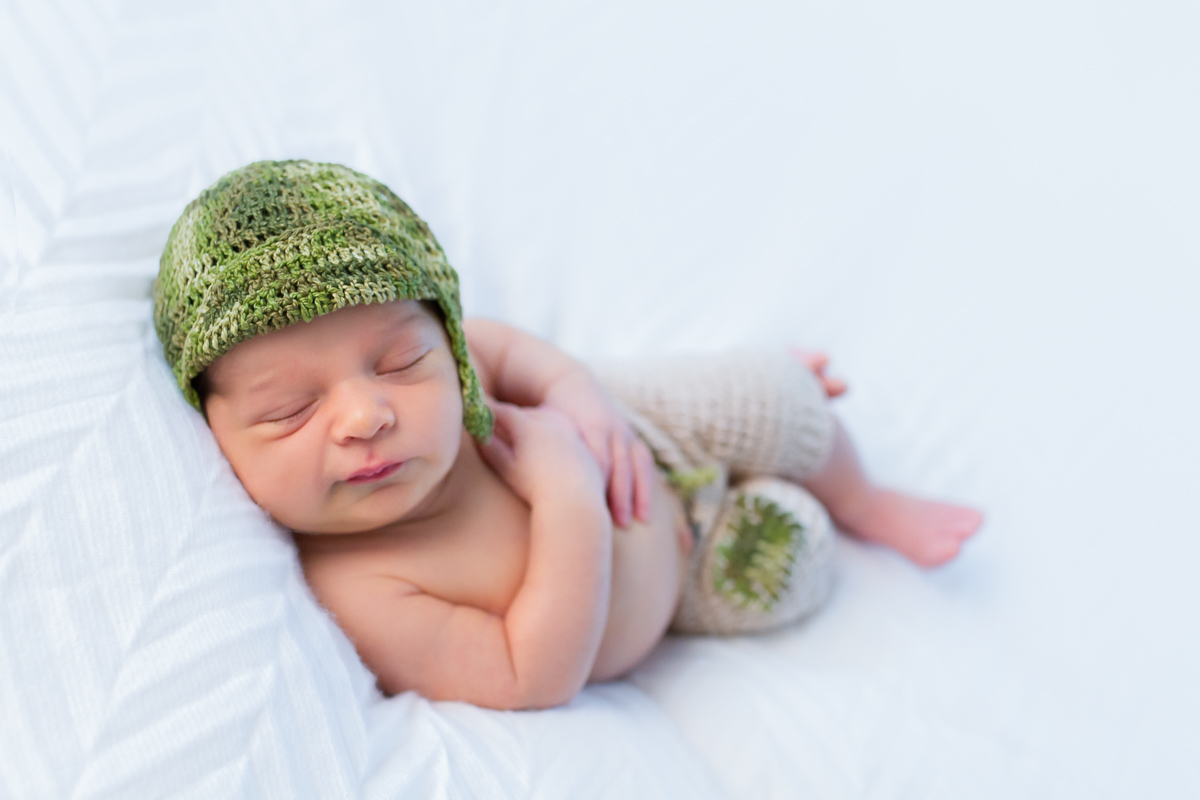 O papai do Heitor é fã do Seriado Chaves e , nesta foto, ele está com uma roupinha do personagem.