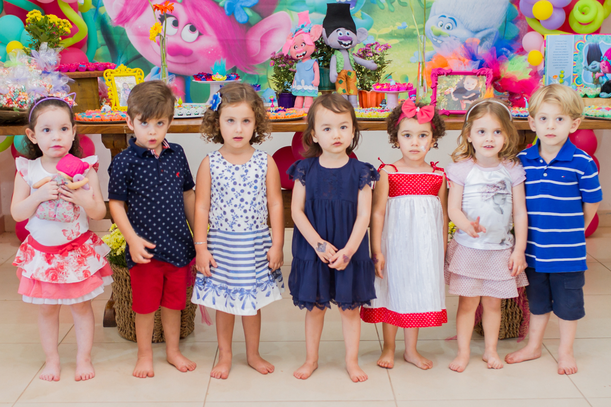 Uma foto com os amiguinhos da escolinha