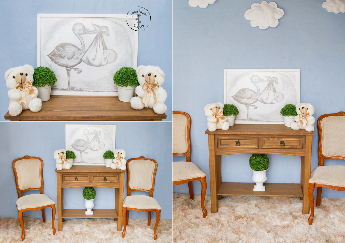 Detalhes da decoração: vários arranjos de planta, ursinhos e um quadro da cegonha trazendo o Murilo