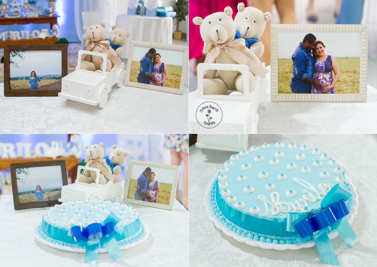 Detalhe da mesa do bolo, com ursinhos em cima de um carrinho branco de madeira e porta-retratos com fotos do papai e da mamãe do Murilo