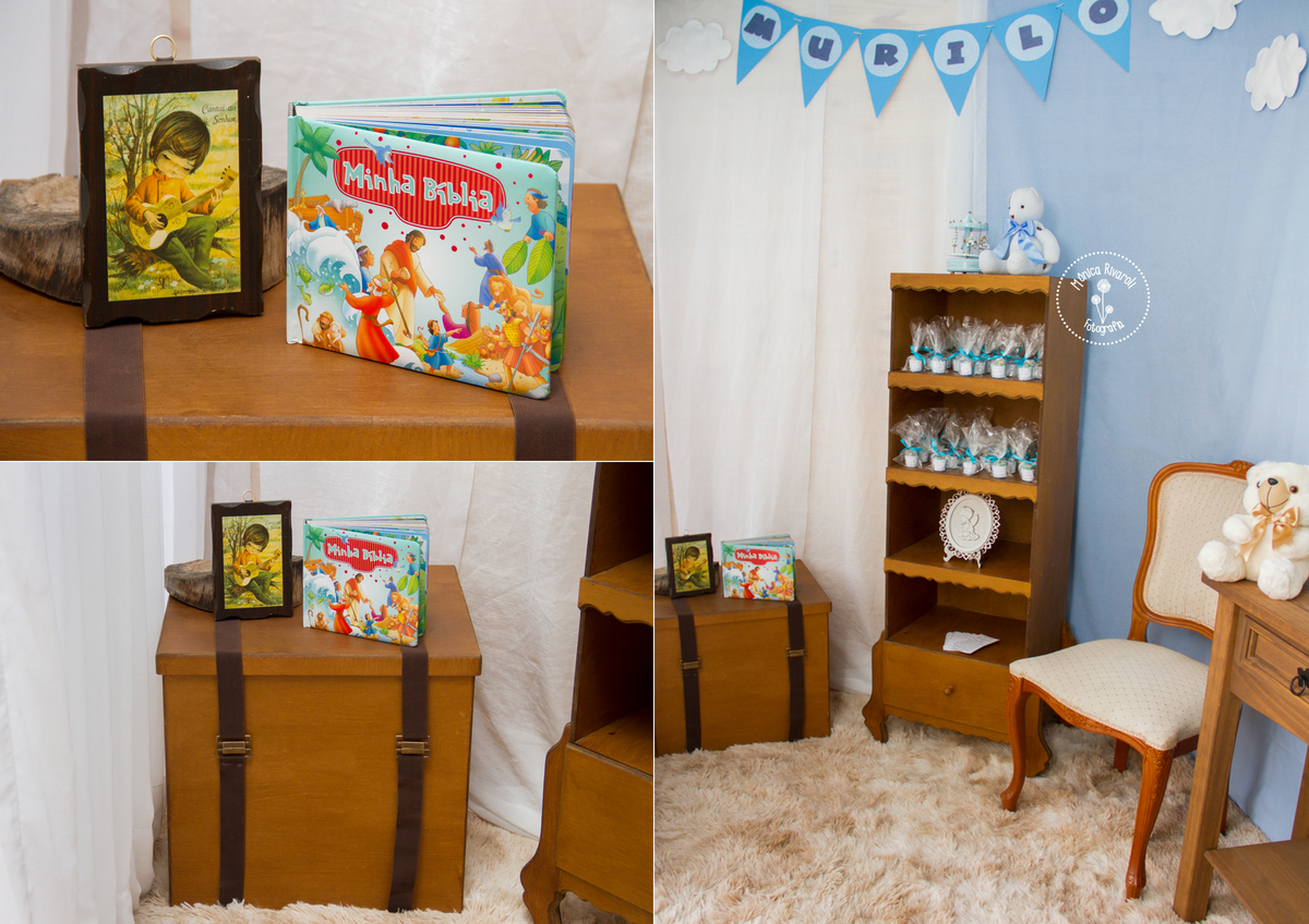 Detalhes do armário e do baú com alguns pertences do Murilo: ele já tem uma bíblia infantil e um porta retrato com o desenho de um menino tocando violão