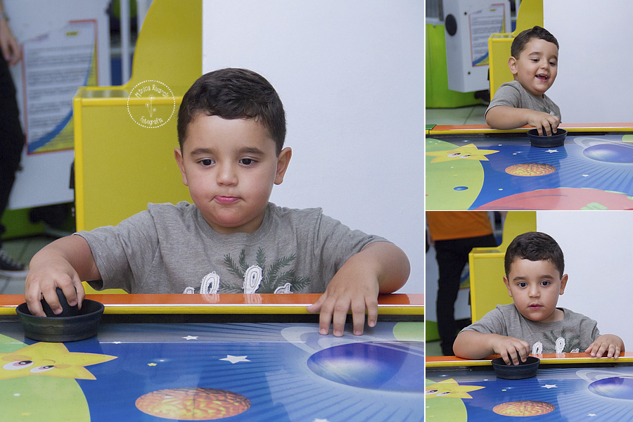 Montagem de três fotos do Math jogando Hochey de mesa