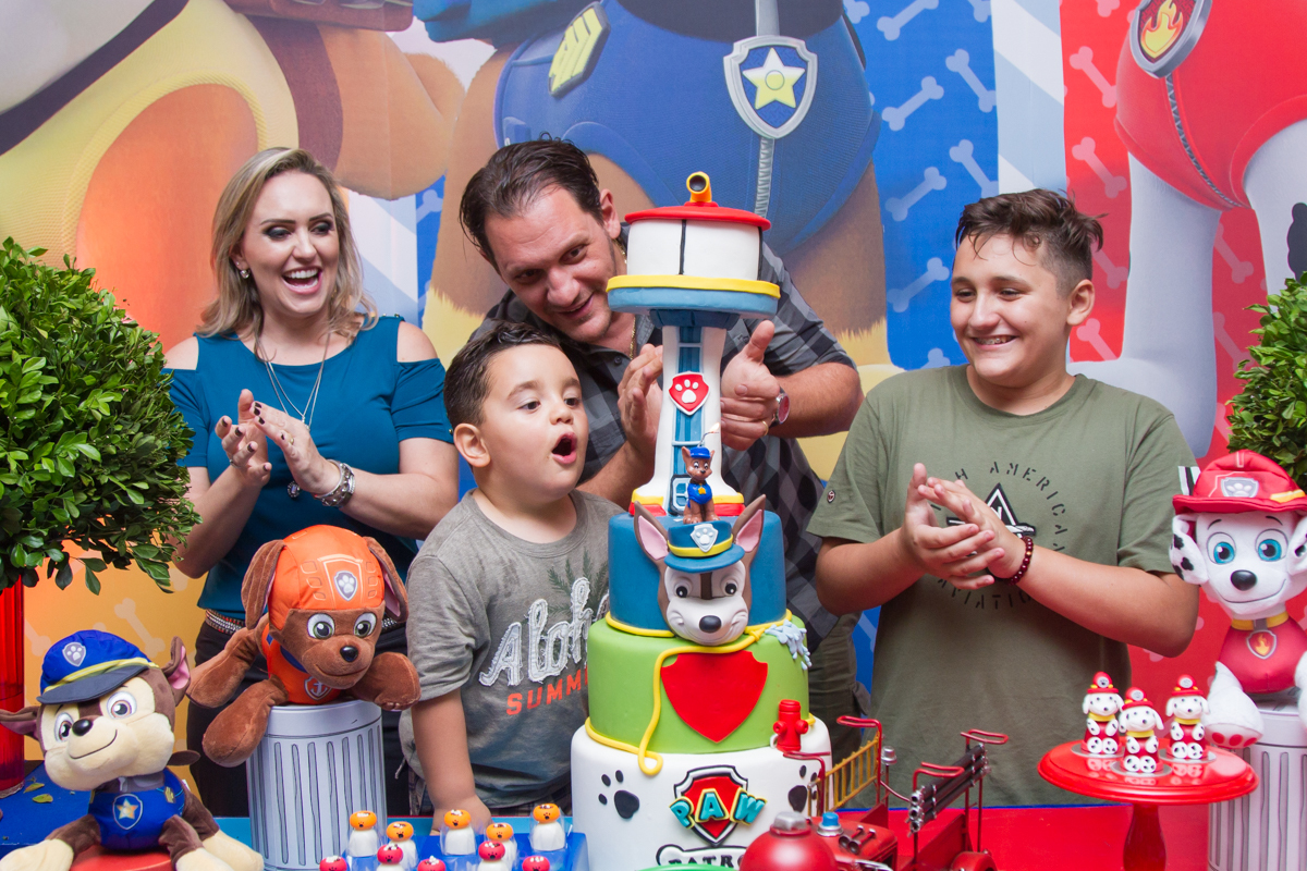 Math se prepara para assoprar a velinha! 