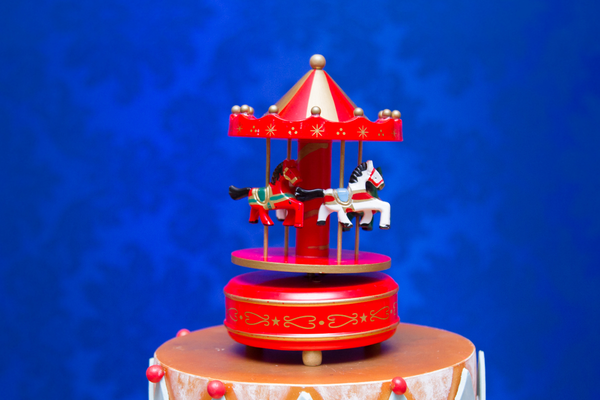 Foto do carrossel que está em cima do bolo