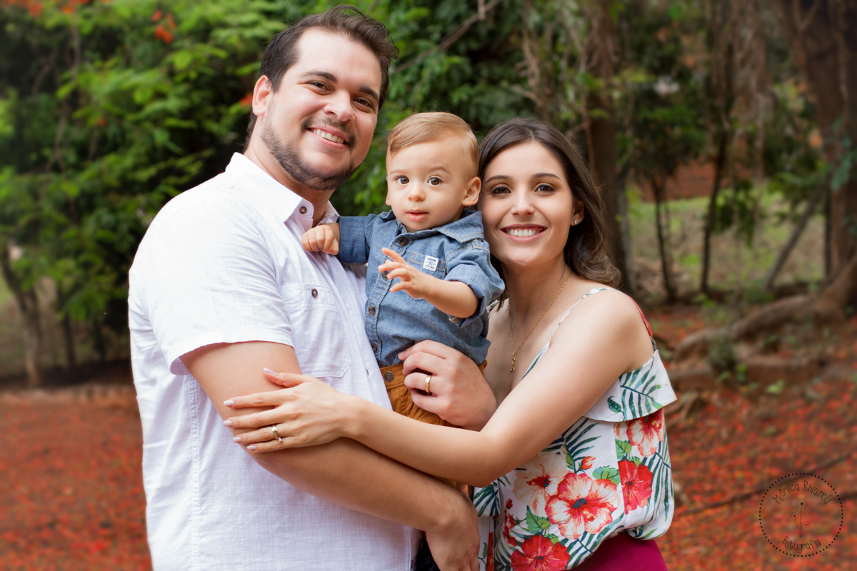 Uma foto do papai, mamãe e Rafa abraçadinhos