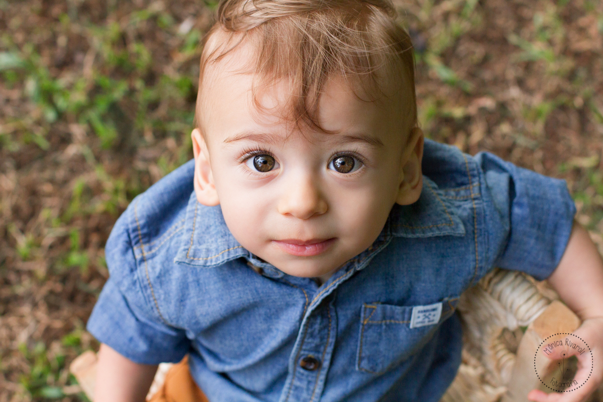 Um close no rostinho do Rafa mostrando seus olhinhos verdes