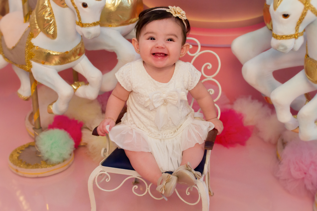 Foto mais de perto da Belle que está sorrindo muito