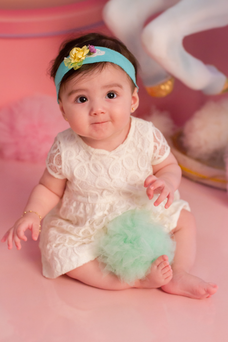 A nossa fofinha agora está com pom pom nas suas perninhas