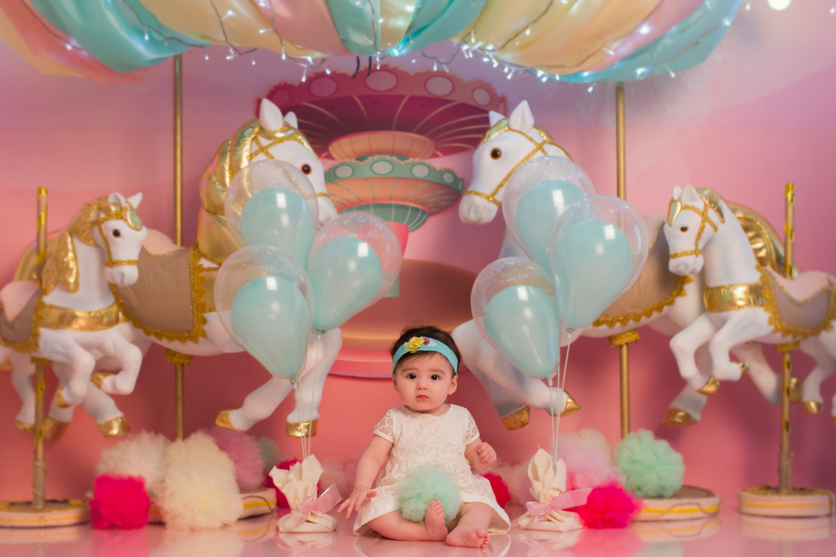 Foto de longe da Belle com os pom pom entre as perninhas