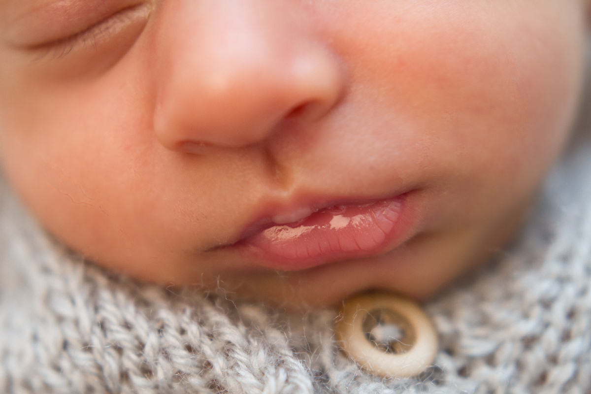 Detalhes da boquinha do Dudu, toda brilhosa e carnudinha