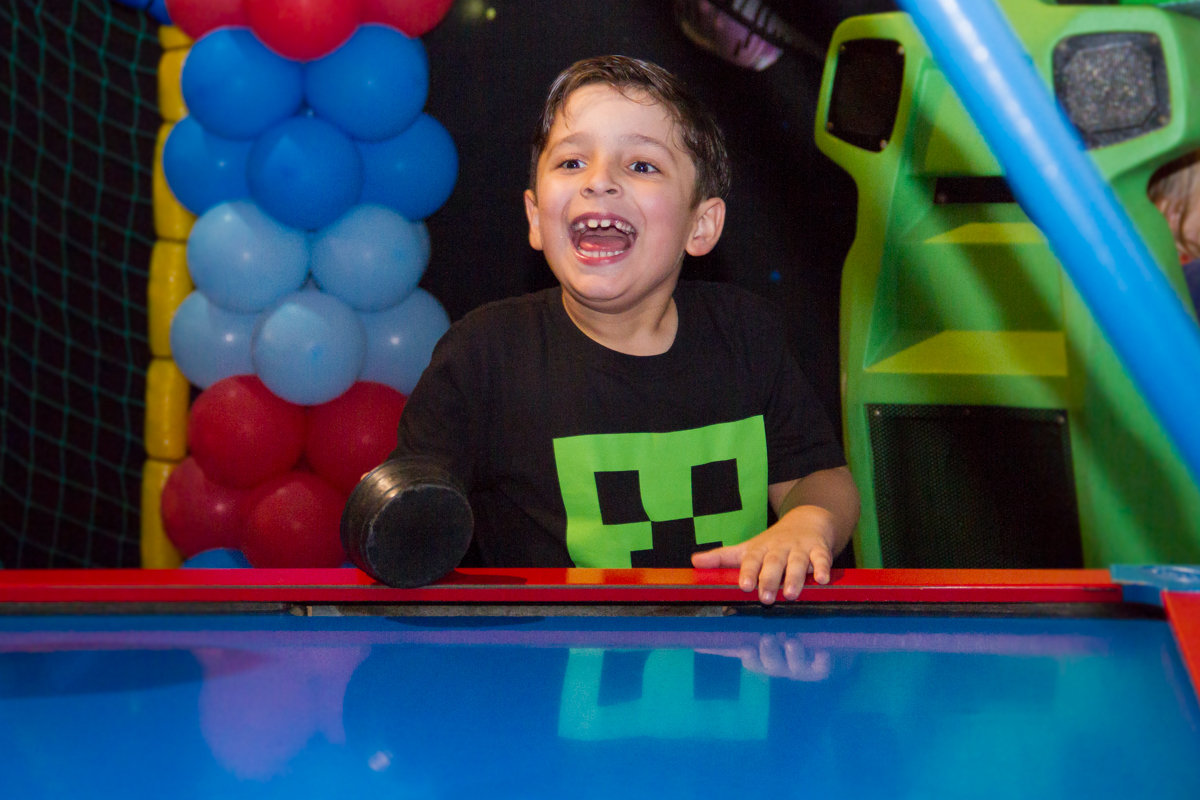 Mais uma do Gabriel se divertindo brincando de disco