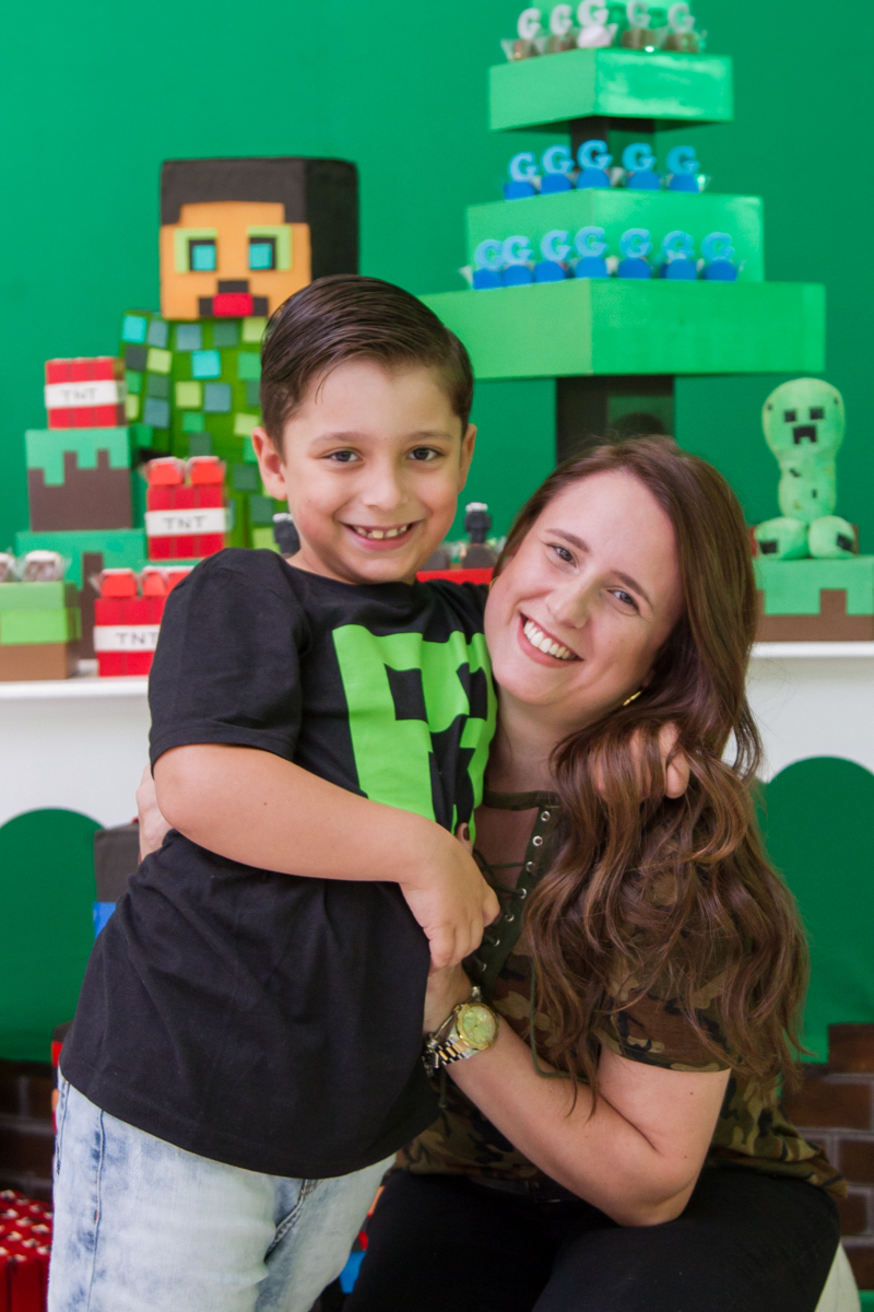 Mais uma do Gabriel com a mamãe 