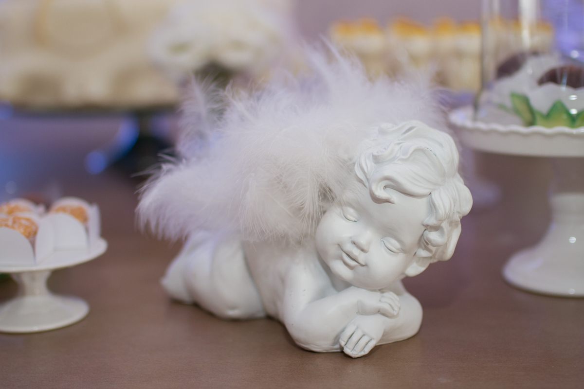 Close no outro anjinho do lado direito 