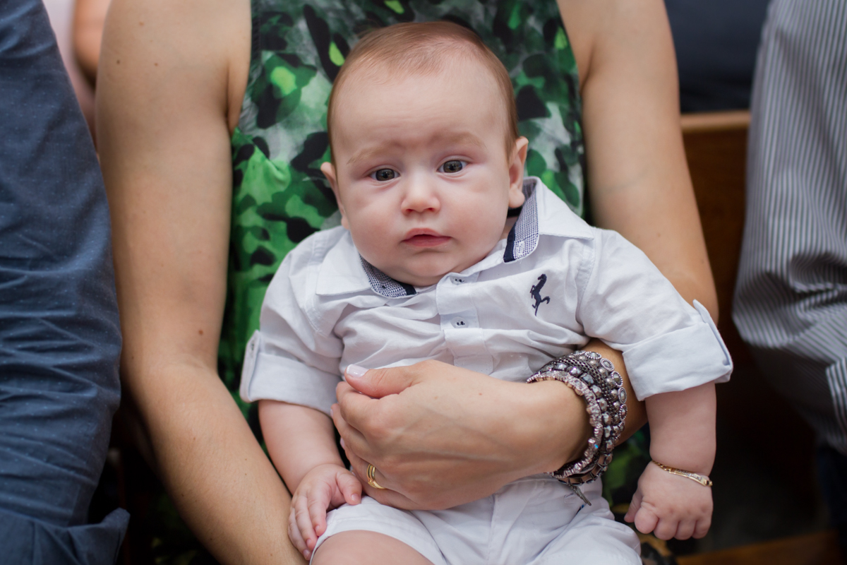 Close no Miguel no colo da madrinha