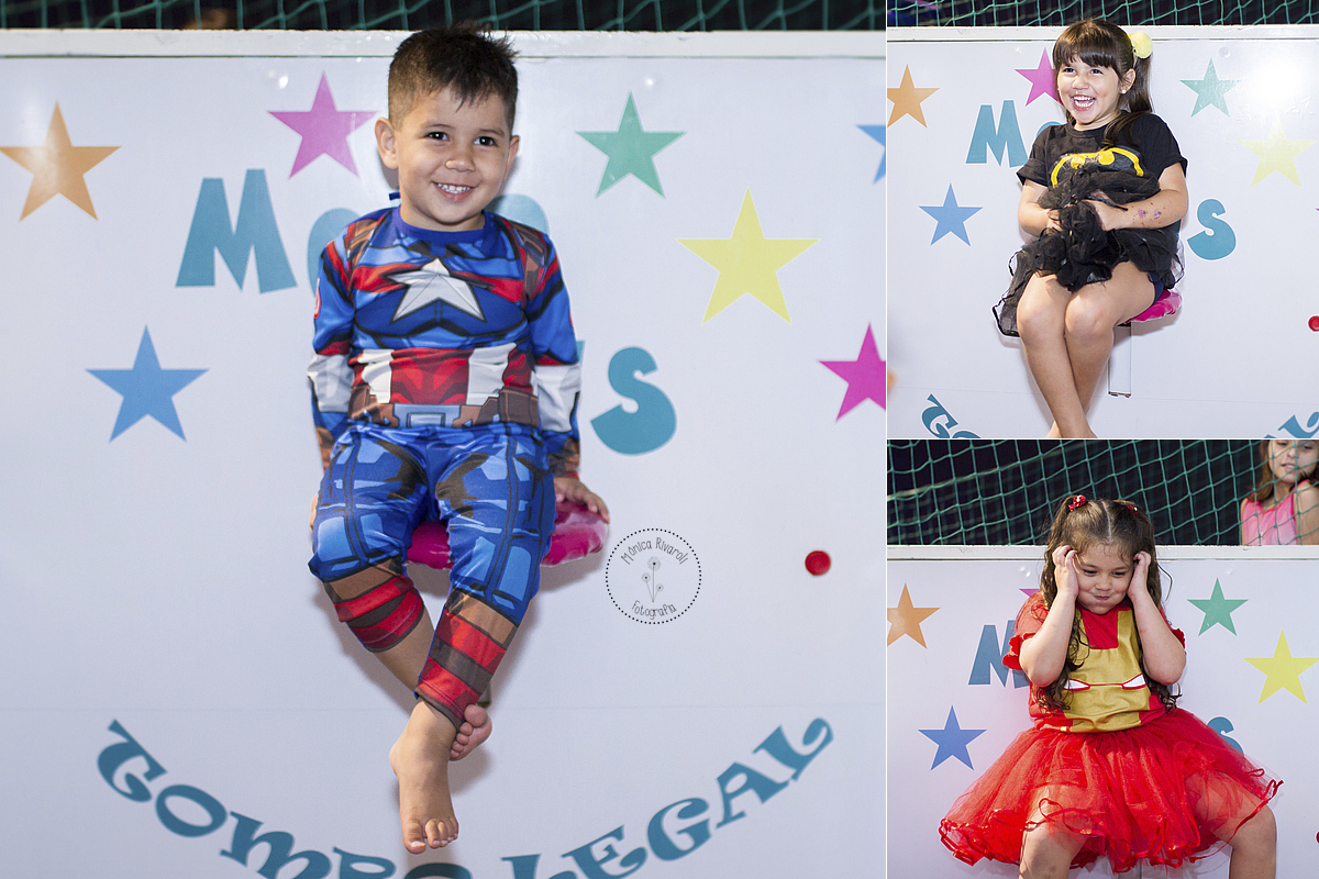 Montagem de três fotos dos irmãozinhos sentados no mesmo brinquedo 