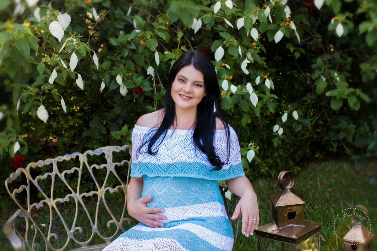 Ainda sentada no banco, a fotógrafa Mõnica Rivaroli faz um close da cena