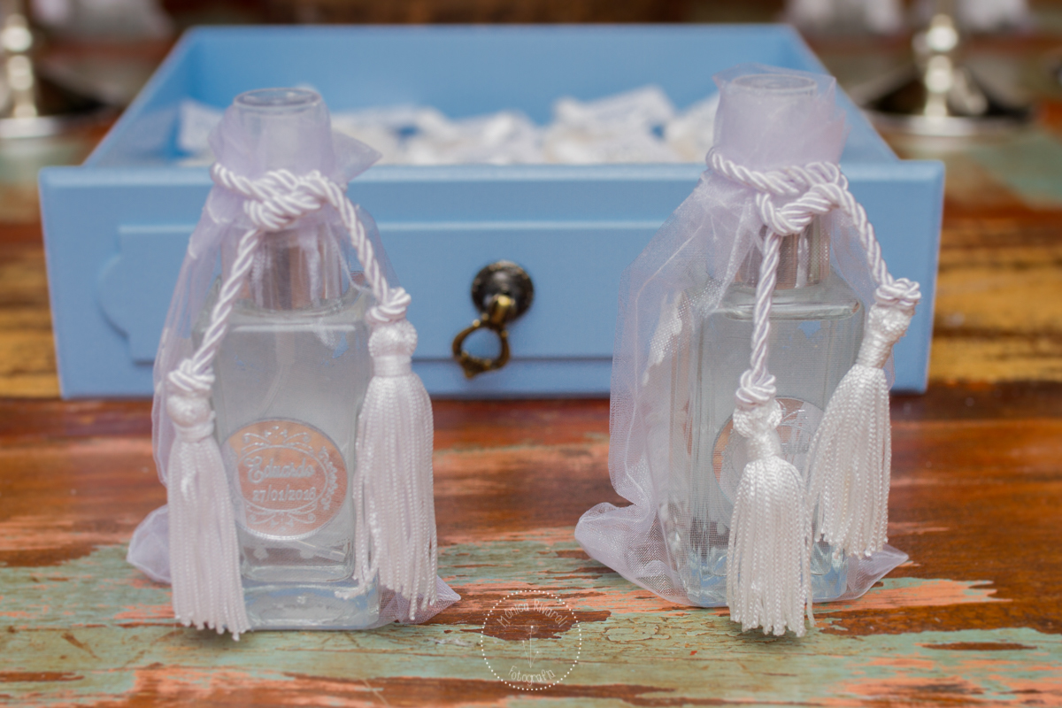 Frasquinho com água benta para lembrancinha