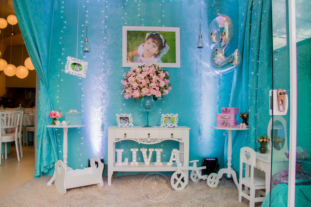 Entrada da festa da Lívia na cor azul tiffany 