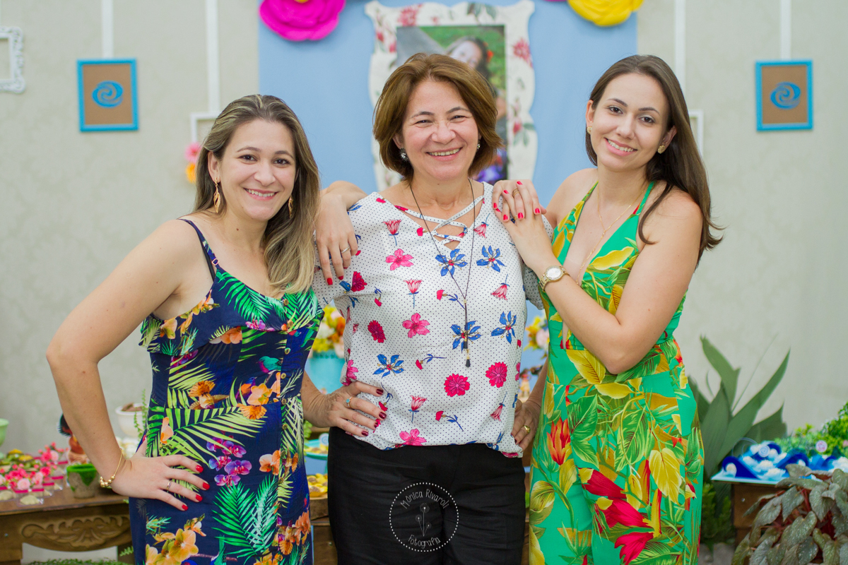 A mamãe, a vovó e a titia posaram para um foto linda