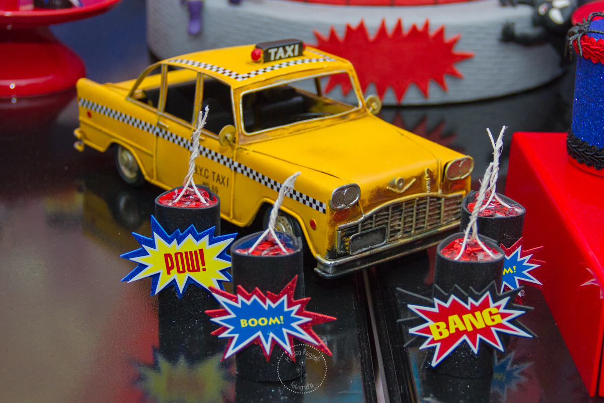 Carrinho amarelo da decoração