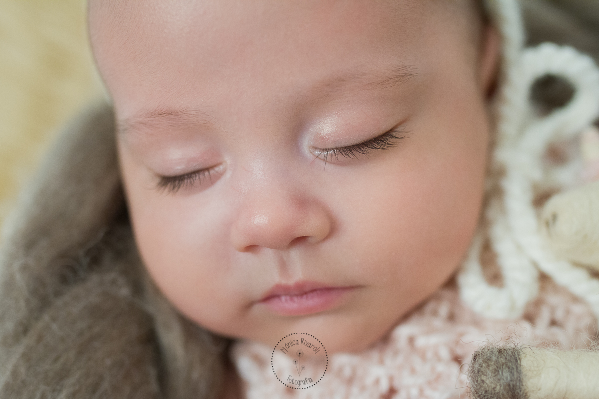 Close nos detalhes do rostinho da Melinda 