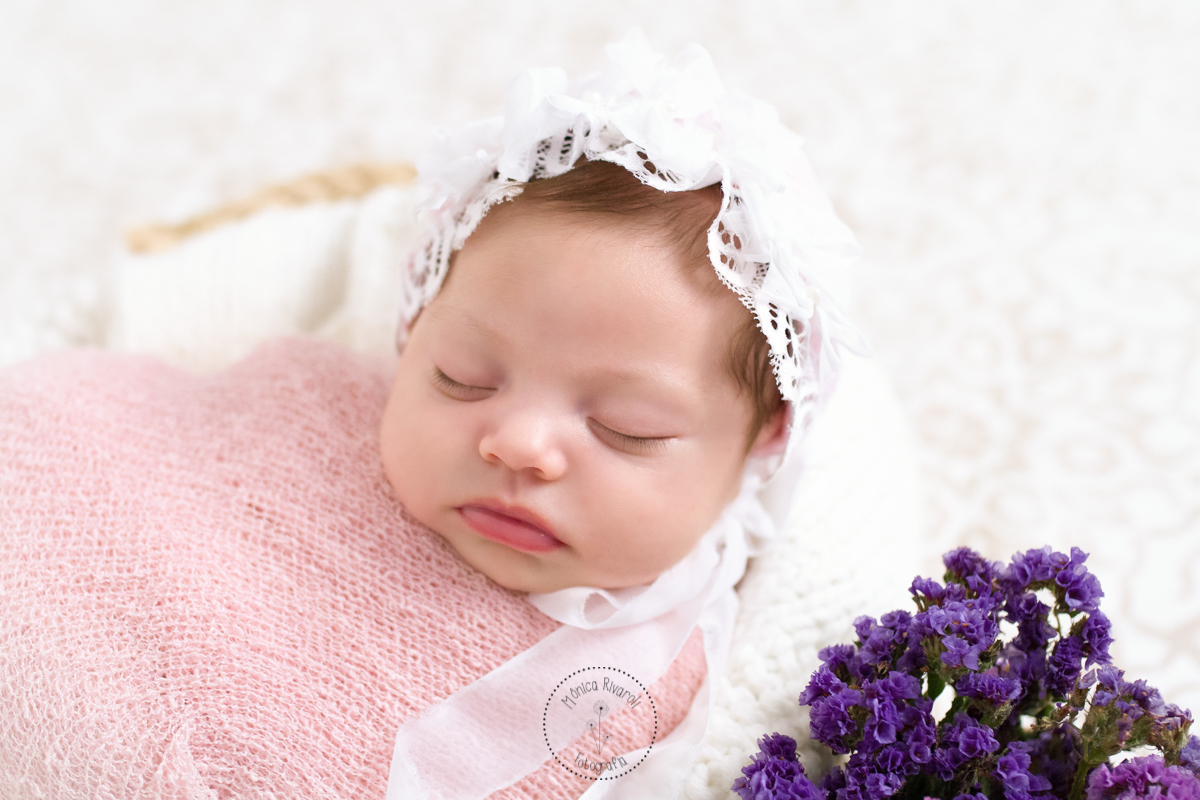 Close na Catarina ainda enroladinha dormindo