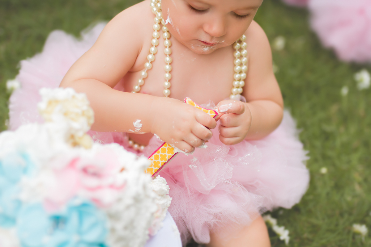 Ana brincando a velinha do numero um