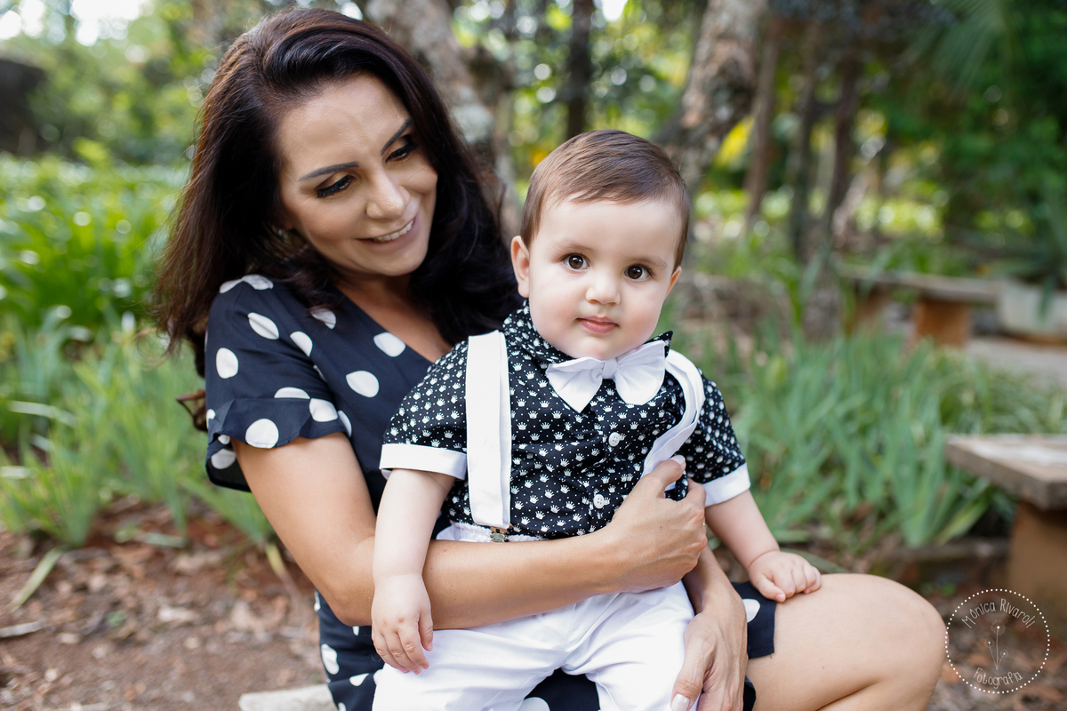 Mamãe olhando para o Henrique