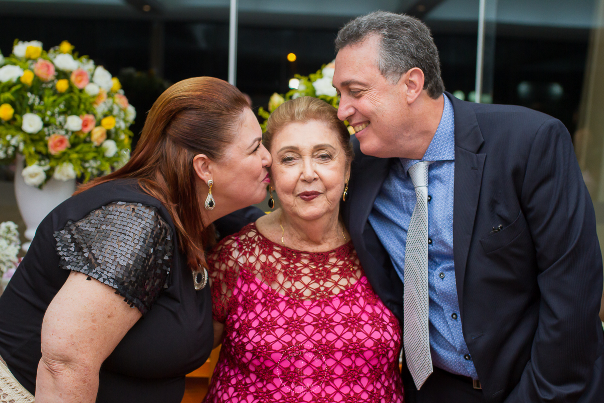 Dona Dalva com os filhos 