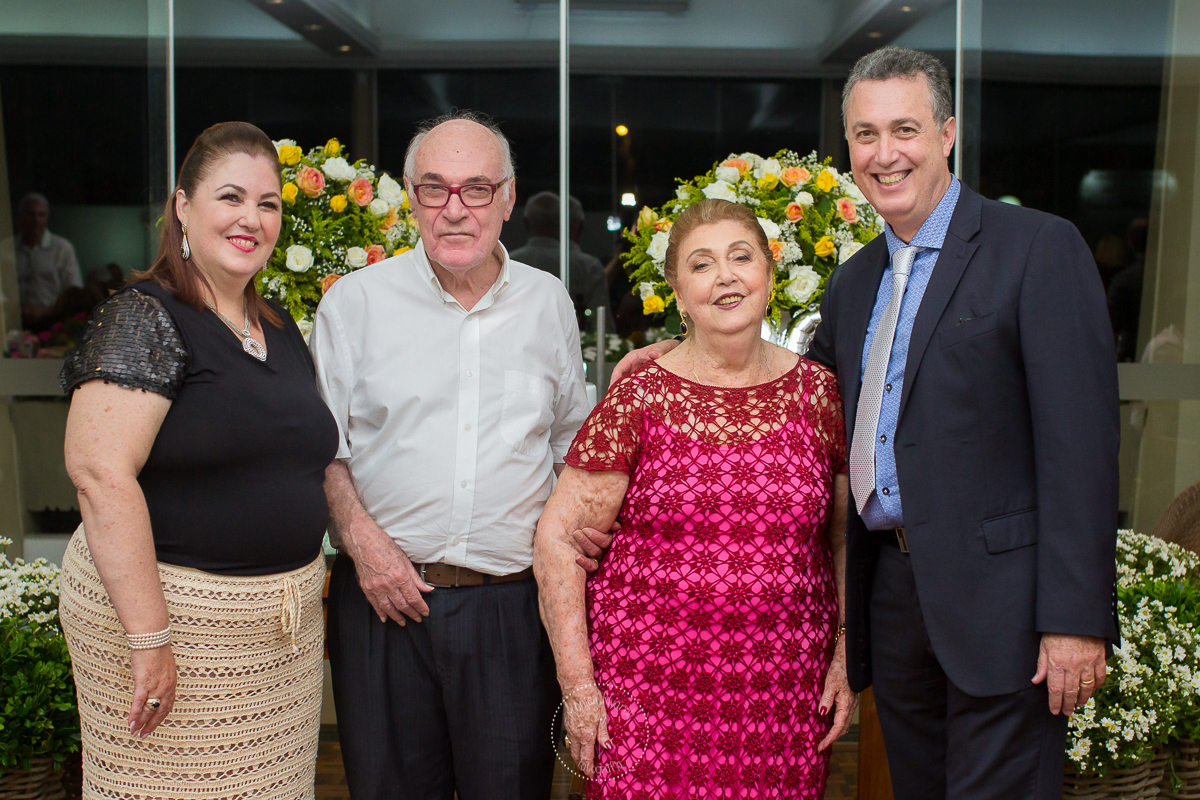 Dona Dalva, seu marido e os filhos 