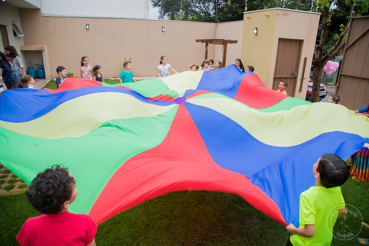 Brincadeira dos palhaços da piruca de vagalume 