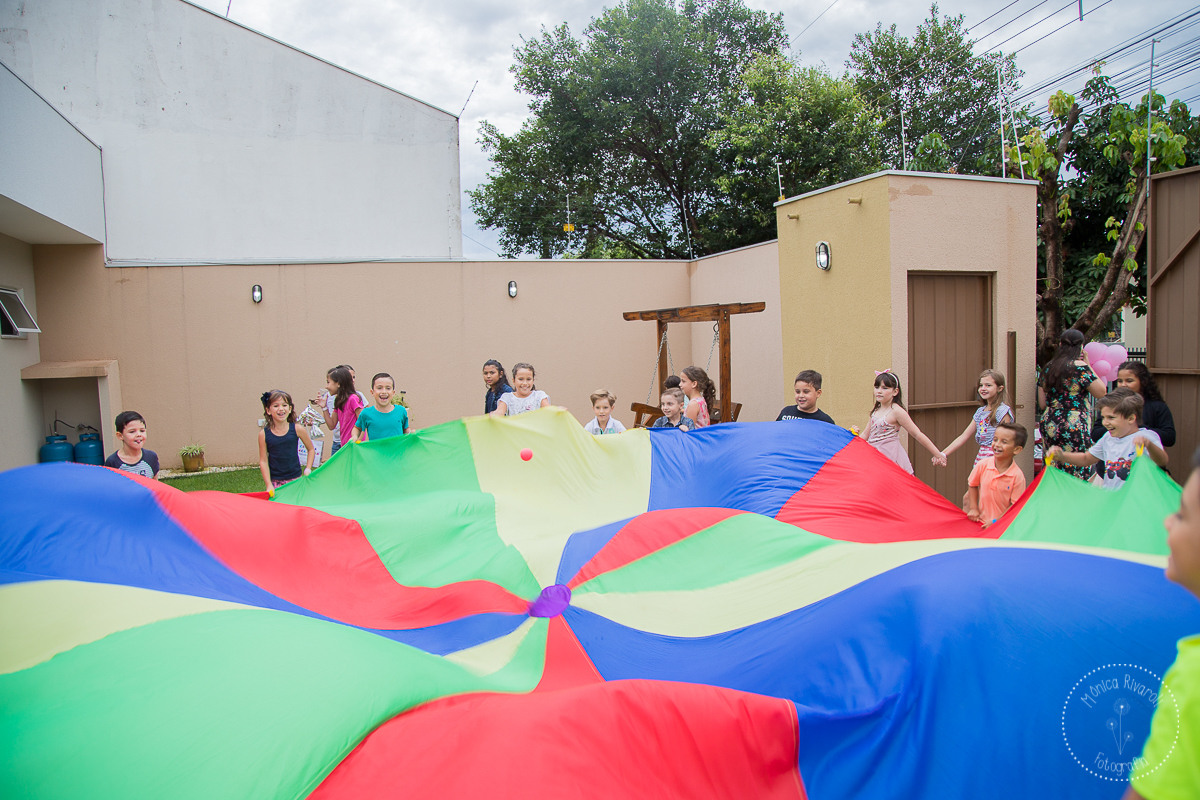 Brincadeira dos palhaços da piruca de vagalume 