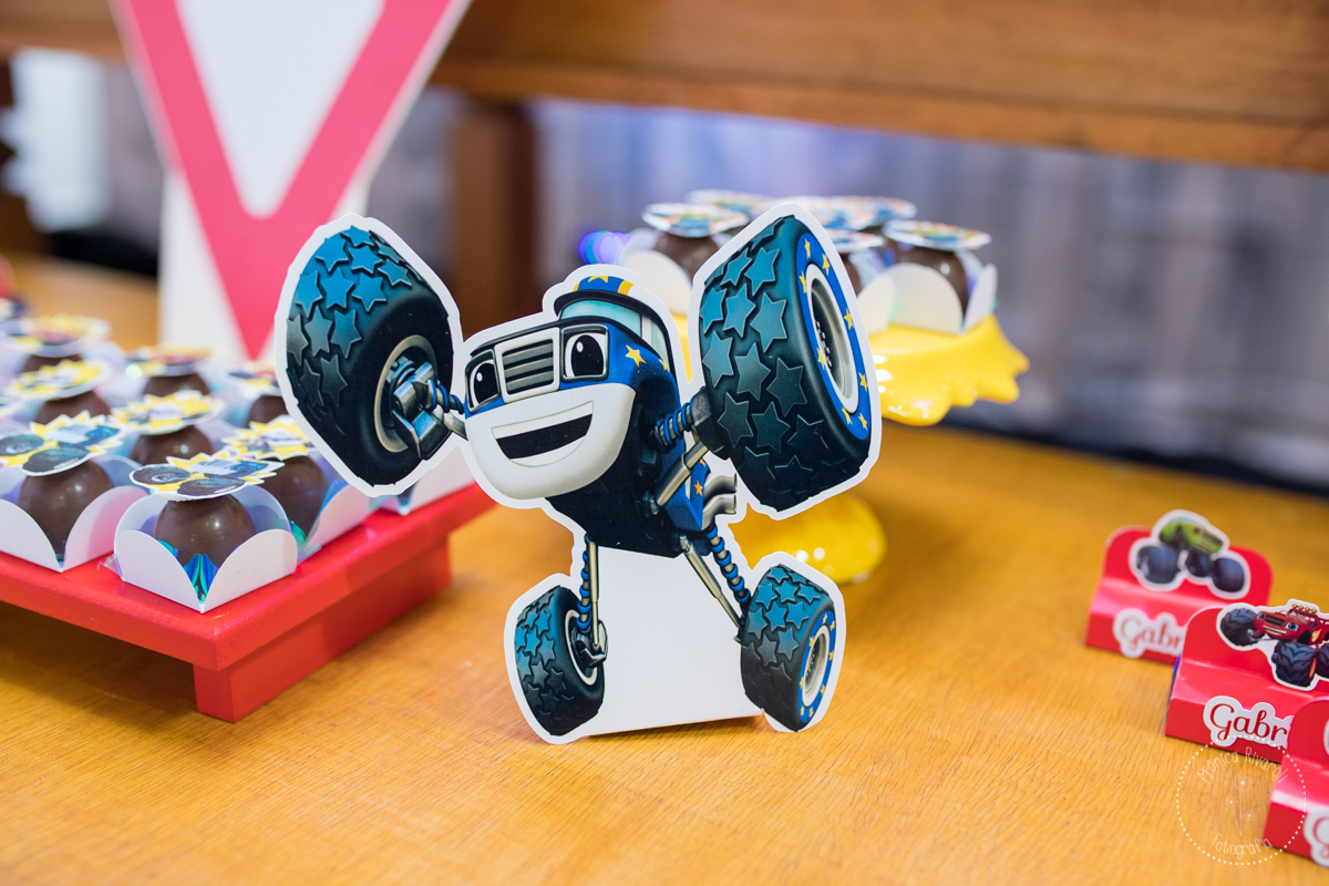 Carrinho do desenho Blaze and the Monster Machines 