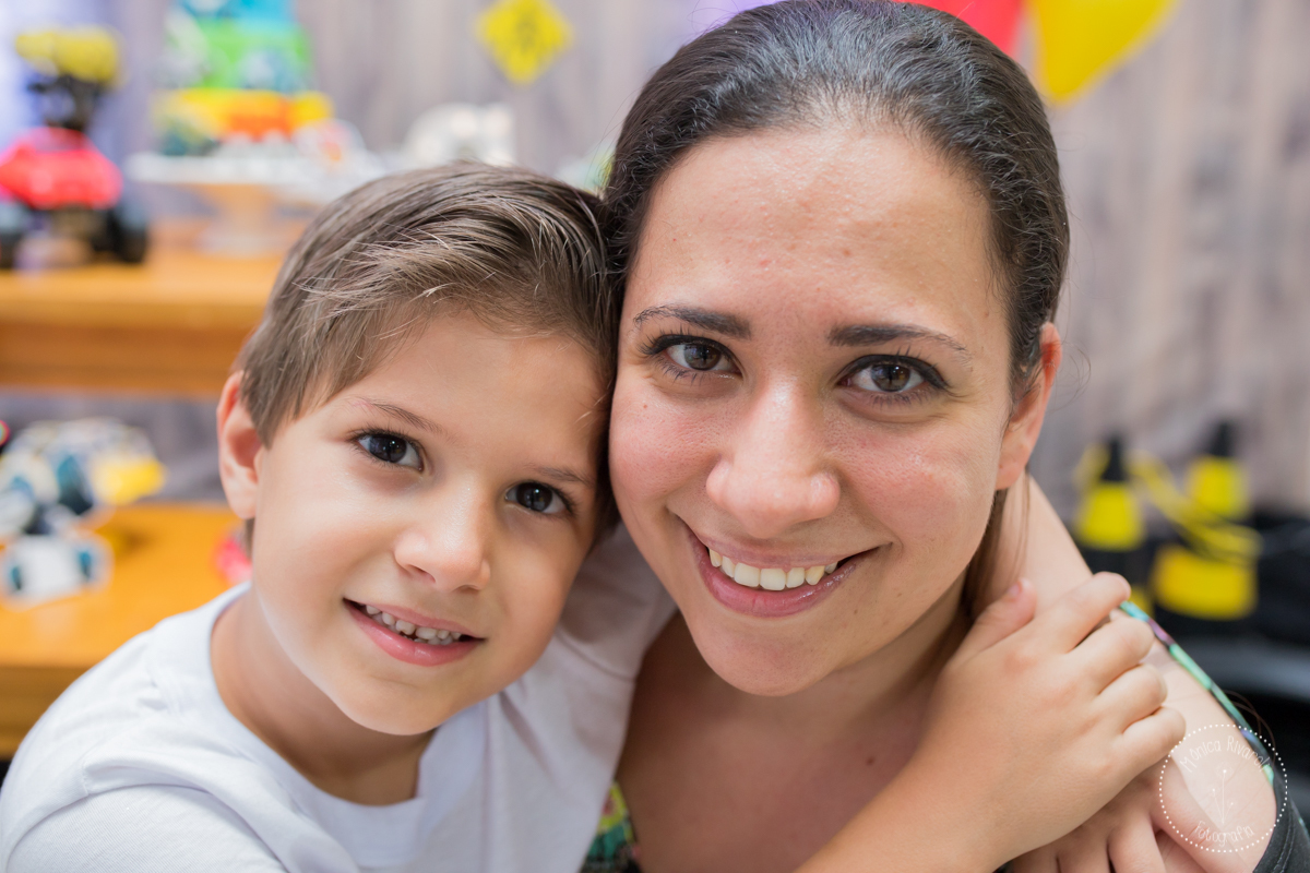 Close nos rostinhos do Gabriel e da mamãe 