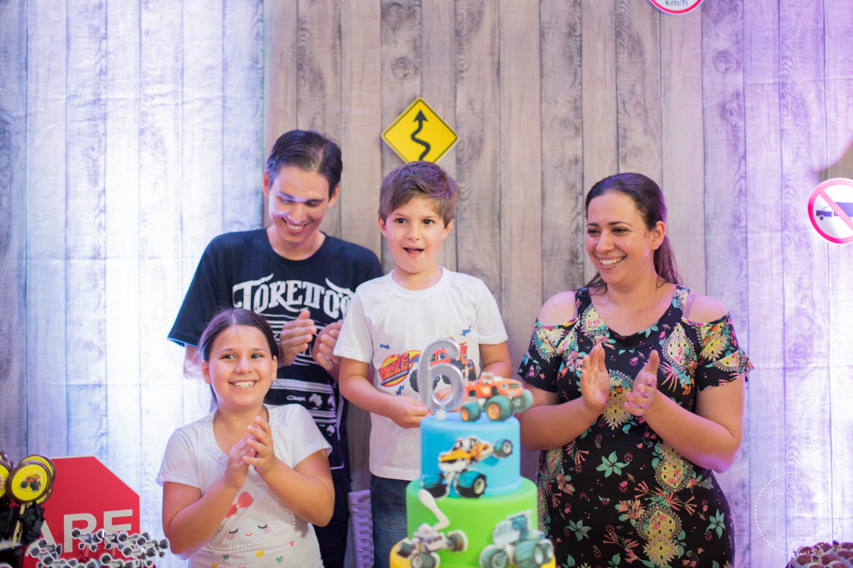 Ainda cantando o parabéns 