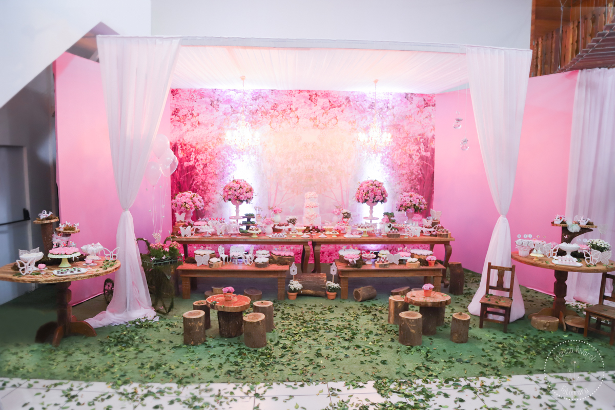 Imagem aberta da decoração de jardim