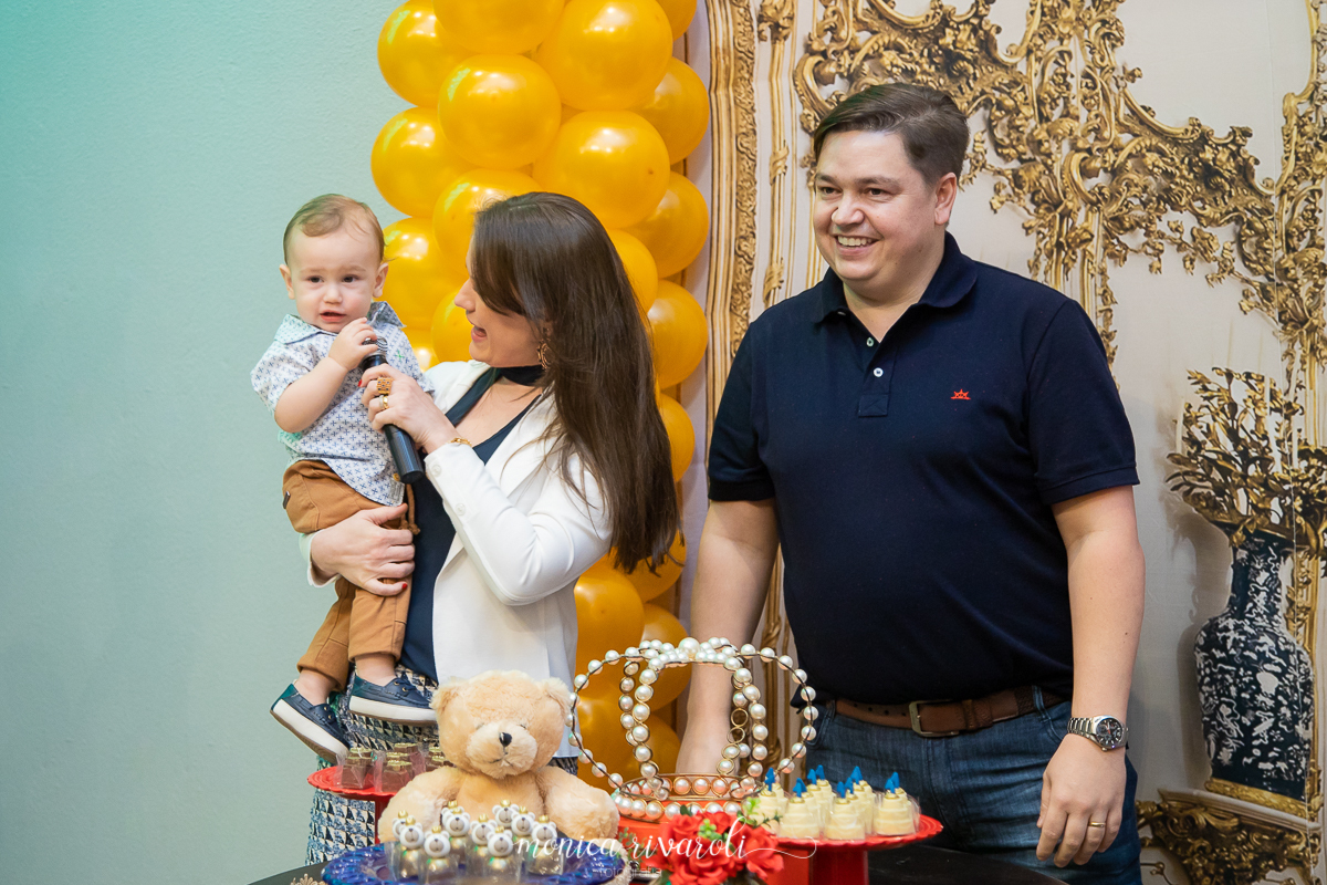 Agora o Miguel esta falando com os convidados no microfone