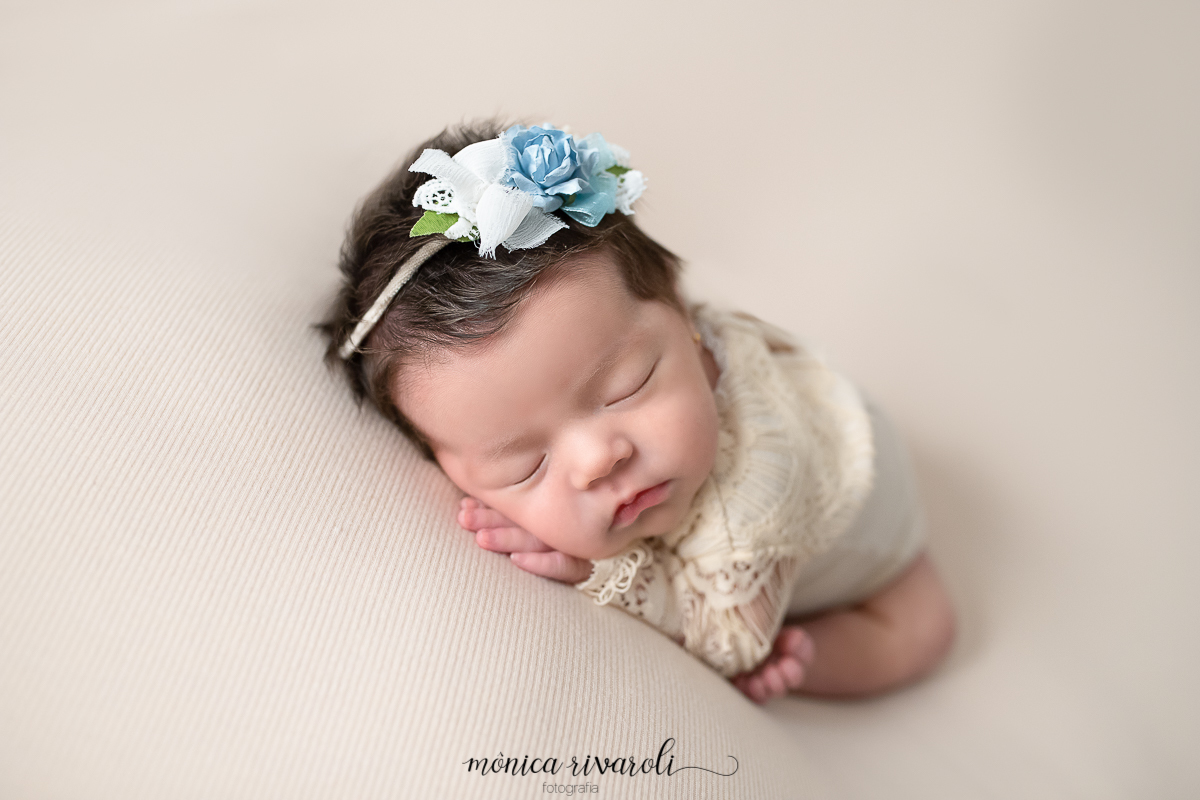 Foto mais próxima mostrando o rostinho da bebê