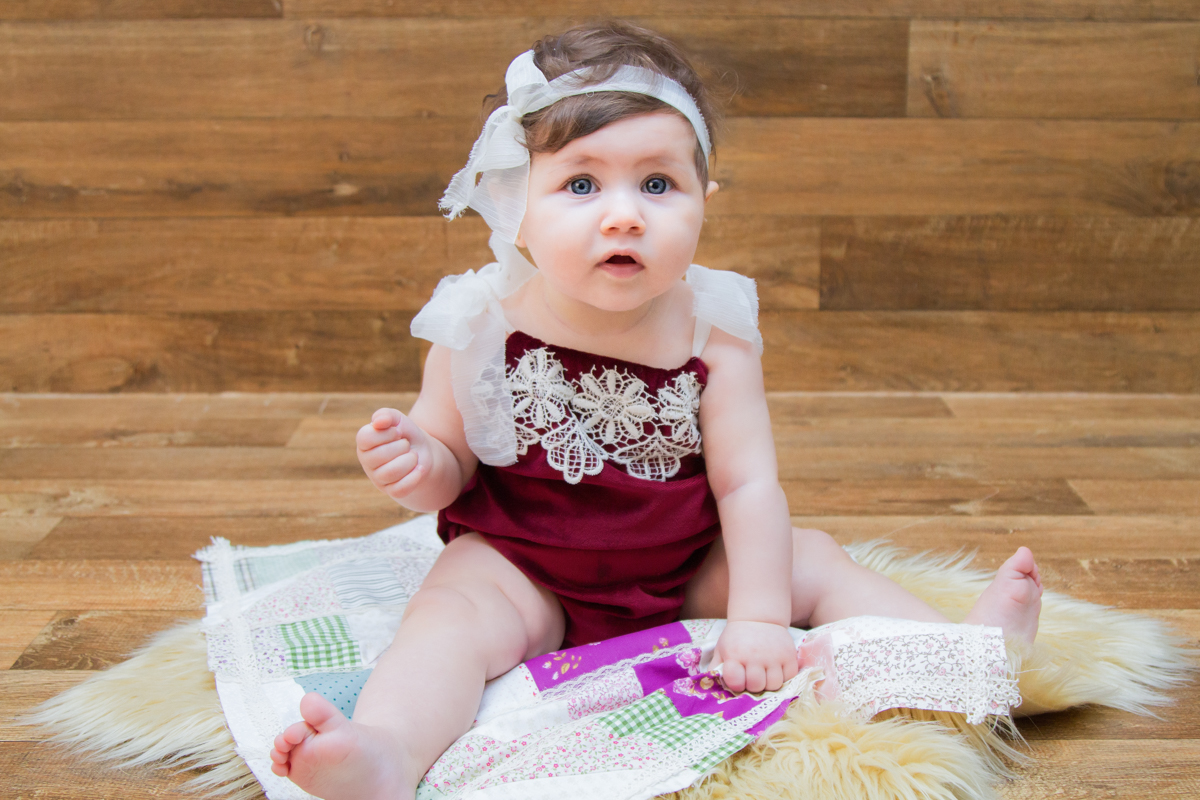 Ainda sobre o pelinho, a Mariah olha para a foto e sorri