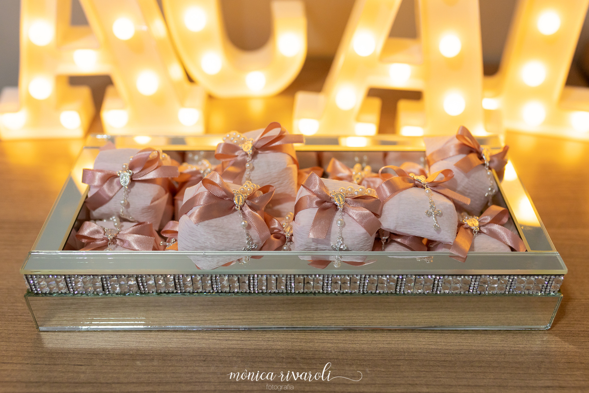 Os bem- nascidos tem um laço rosa e a embalagem rosa , super lindos. Preparados com carinhos pela mamãe Samantha Celeste.  Reserve sua data com as melhores fotógrafas de parto de Maringá!
