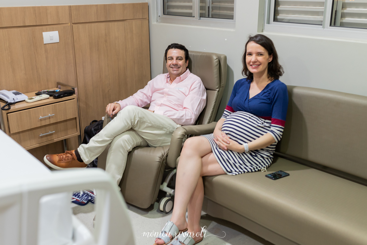 O papai e a mamãe aguardam ansiosos pelo momento do parto! Fizeram um tratamento para conseguir engravidar pois ela tem trombofilia e não conseguia engravidar! Isso se dá um termo de Tentantes . na CIM REPRODUÇÃO HUMANA pelo Dr. Marcelo Murata.