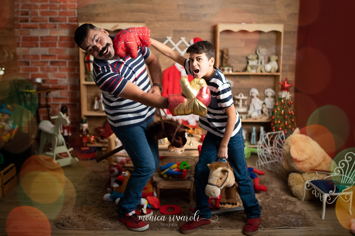 MIguel e seu pai Edvaldo do serviços de carro Me leva  Brincam de lutar