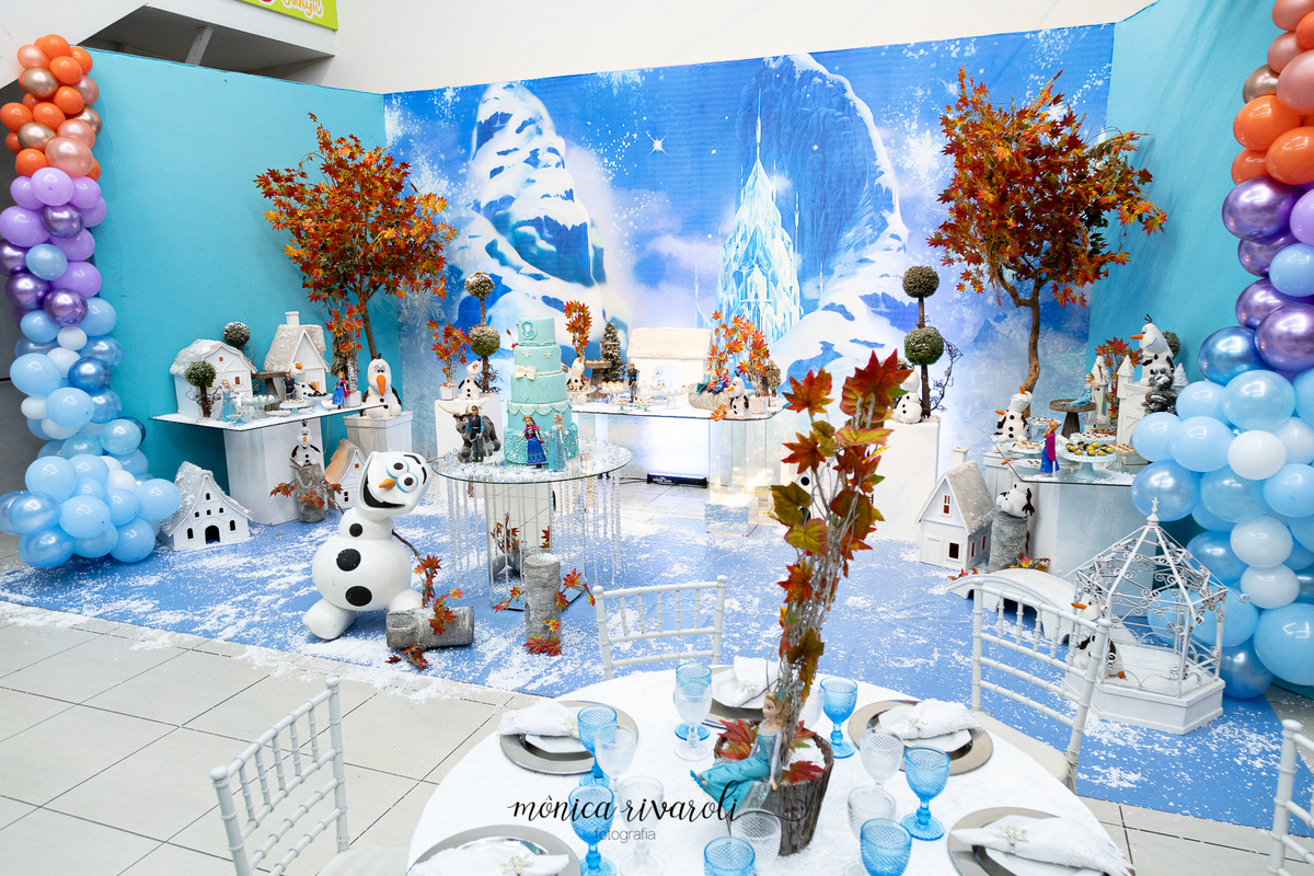 O TEMA FROZEN É O QUERIDINHO DAS CRIANÇAS DE 03 A 04 ANOS E A BEATRIZ SE DIVERTIU DEMAIS EM SUA FESTA NO BUFFET JUNGLE FRIENDS EM MARINGÁ.